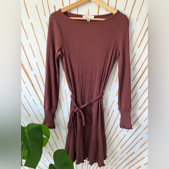 Amour Vert Ziggy Paris Rib Dress in Mocha - Picture 2 of 10